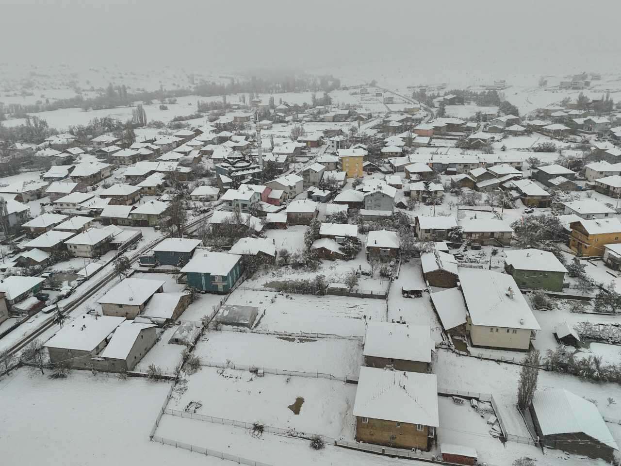 Uşak'ın yüksek kesimleri kar yağışıyla beyaza büründü 2